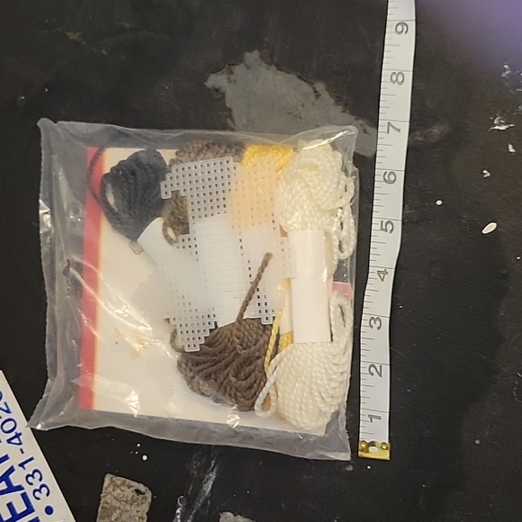 Vintage Quick Shape Plastic Canvas Kit - Multicolor - Picture 5 of 5